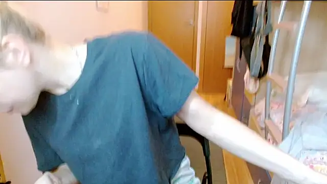 Snapshot of SatinQueen90 chatting on November 2025 05:45:02 AM SatinQueen90 online show from November 2025 05:45:02 AM