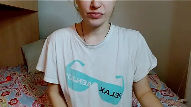 Snapshot of SatinQueen90 chatting on November 2025 06:24:01 AM SatinQueen90 online show from November 2025 06:24:01 AM