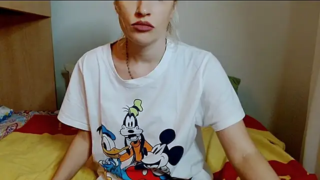 Snapshot of SatinQueen90 chatting on November 2025 08:14:02 AM SatinQueen90 online show from November 2025 08:14:02 AM