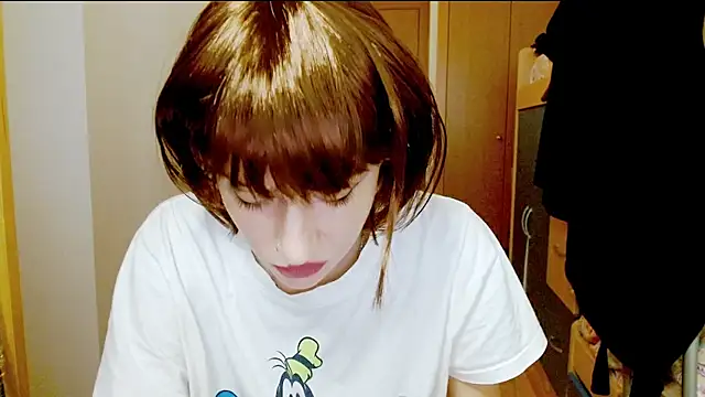 Snapshot of SatinQueen90 chatting on November 2025 09:21:01 AM SatinQueen90 online show from November 2025 09:21:01 AM