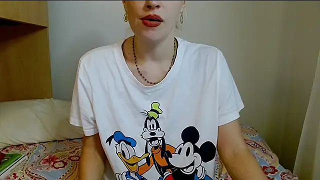 Snapshot of SatinQueen90 chatting on November 2025 09:34:02 AM SatinQueen90 online show from November 2025 09:34:02 AM