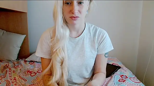 Snapshot of SatinQueen90 chatting on December 2025 09:14:01 AM SatinQueen90 online show from December 2025 09:14:01 AM