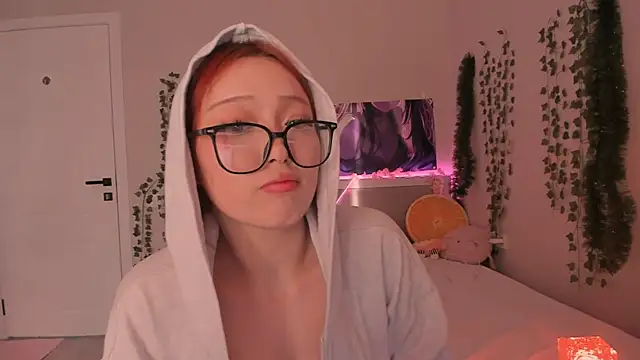 yuna loon online show from December 2025 04:21:01 AM