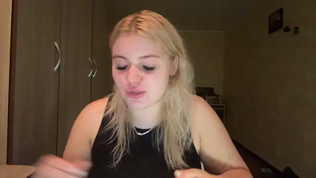 sunshinyflash online show from November 2025 03:47:01 PM