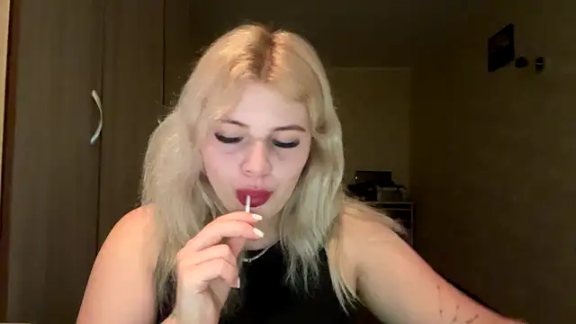 sunshinyflash online show from December 2025 07:00:01 PM