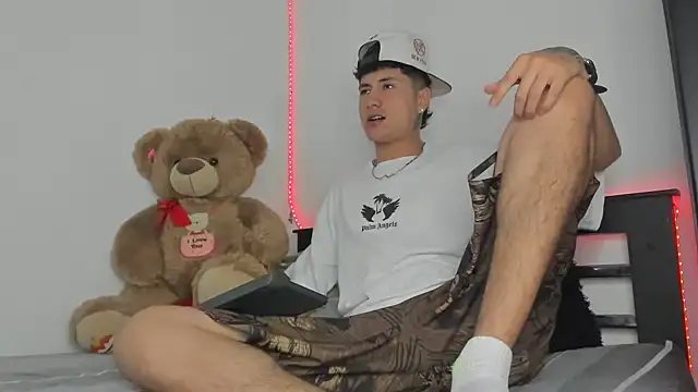 Mateo Escobar online show from November 2025 08:42:02 PM