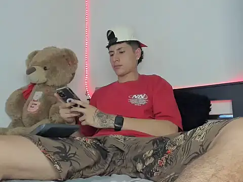 Mateo Escobar online show from November 2025 04:45:02 AM