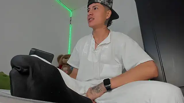 Mateo Escobar online show from November 2025 11:41:01 PM