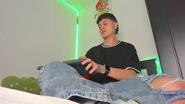 Mateo Escobar online show from January 2026 03:41:01 AM