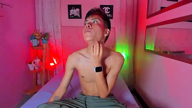 MaxiWildd online show from November 2025 01:04:02 PM