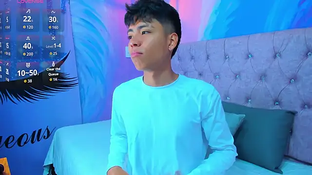 MaxiWildd online show from April 2026 01:01:01 PM