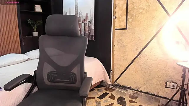 Snapshot of AmbarFoxx_ chatting on February 2026 01:23:02 AM AmbarFoxx online show from February 2026 01:23:02 AM