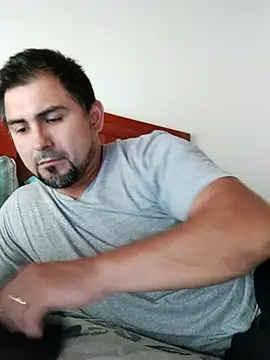 Bradd 32 online show from November 2025 06:45:02 PM