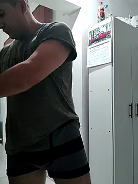 Bradd 32 online show from March 2026 08:15:01 AM