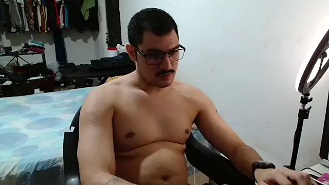 Leonino231 online show from April 2026 09:49:02 PM