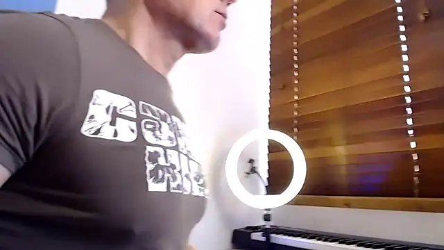 Snapshot of tomfoxcam chatting on November 2025 09:30:02 AM tomfoxcam online show from November 2025 09:30:02 AM