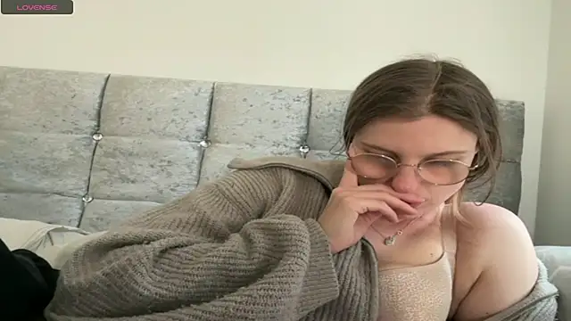 Snapshot of BustyKellyXXX chatting on April 2026 08:08:01 AM BustyKellyXXX online show from April 2026 08:08:01 AM