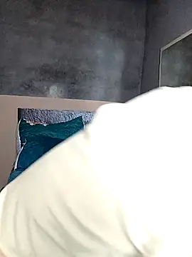 Moretl online show from November 2025 08:19:01 PM