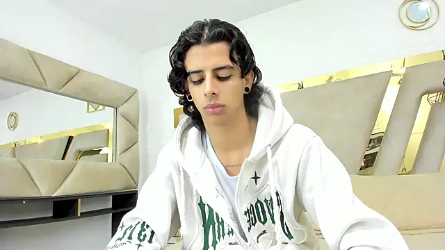 Ibratxandy online show from November 2025 12:05:02 PM