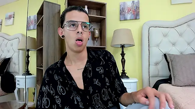 Ibratxandy online show from December 2025 07:53:02 PM