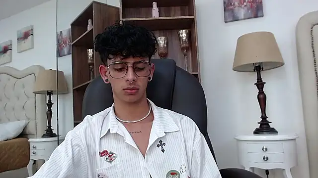 Ibratxandy online show from March 2026 07:09:02 PM