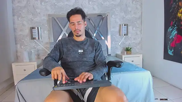 Snapshot of loghan_fox chatting on September 2025 03:32:02 AM loghan fox online show from September 2025 03:32:02 AM