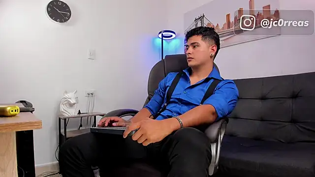  Juanes online show from November 2025 08:30:02 PM