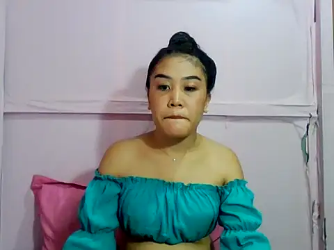 Snapshot of YourWildestDoll chatting on April 2026 02:51:02 AM YourWildestDoll online show from April 2026 02:51:02 AM