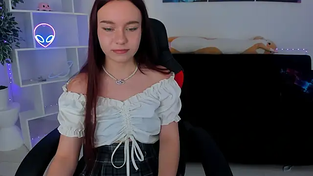 NoraHaynes online show from September 2025 03:11:02 AM