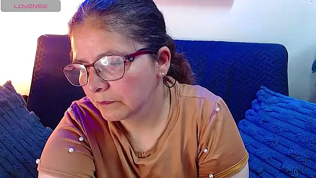 Snapshot of Linda_banks_ chatting on July 2026 02:00:02 AM Linda banks online show from July 2026 02:00:02 AM