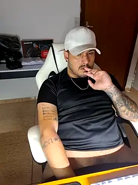 Mineirinhoot online show from December 2025 03:02:02 AM