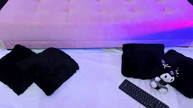 Snapshot of Rose_72 chatting on June 2026 01:28:02 AM Rose 72 online show from June 2026 01:28:02 AM