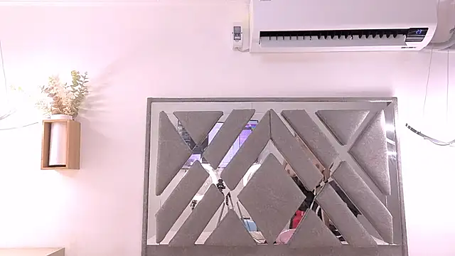 nahomy ryans online show from November 2025 12:32:02 AM