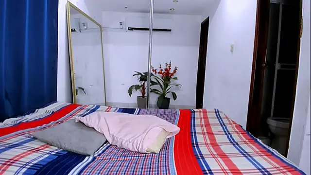 nahomy ryans online show from December 2025 11:34:02 PM