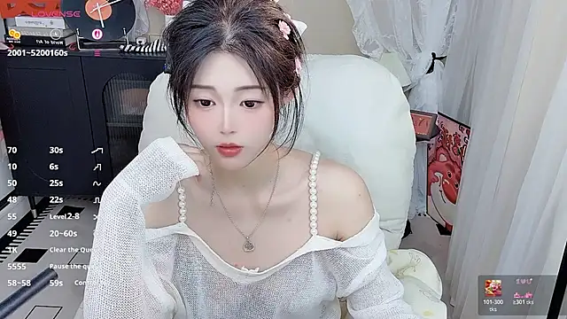 CeeKie online show from April 2026 05:27:02 AM