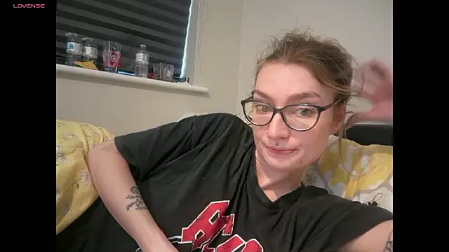 harleyblair online show from April 2026 02:32:01 PM