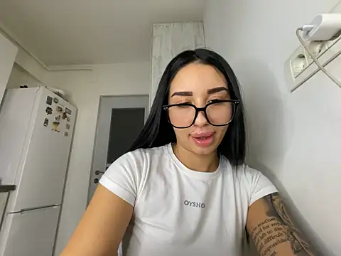 Snapshot of BlueEyes_BB chatting on February 2026 04:11:02 PM BlueEyes BB online show from February 2026 04:11:02 PM