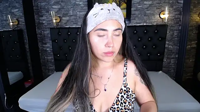  ManuVeelez online show from October 2025 04:37:01 AM