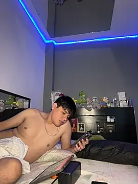 Snapshot of Kailertwink chatting on July 2026 05:32:01 AM Kailertwink online show from July 2026 05:32:01 AM