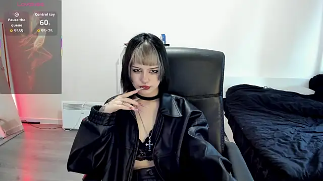 LiyaLuna online show from October 2025 10:47:02 AM