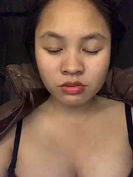 Snapshot of NhuFox chatting on December 2025 01:05:02 PM NhuFox online show from December 2025 01:05:02 PM