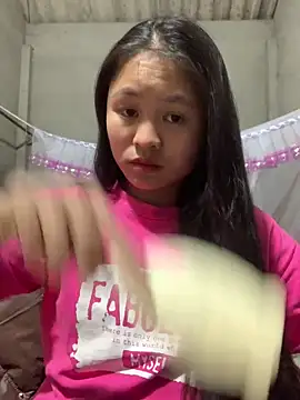 Snapshot of NhuFox chatting on December 2025 01:06:01 PM NhuFox online show from December 2025 01:06:01 PM