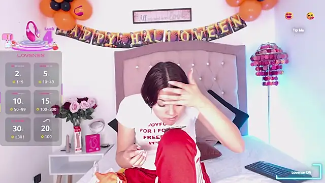 Snapshot of AmelieAndAce chatting on October 2025 12:58:01 PM AmelieAndAce online show from October 2025 12:58:01 PM