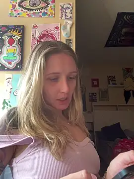 Snapshot of AutumnTides chatting on September 2025 04:18:02 PM AutumnTides online show from September 2025 04:18:02 PM