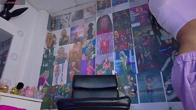 Mistileav online show from March 2026 07:09:01 PM