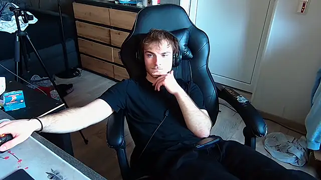 Snapshot of Rudi2007Eye chatting on February 2026 02:49:01 PM Rudi2007Eye online show from February 2026 02:49:01 PM