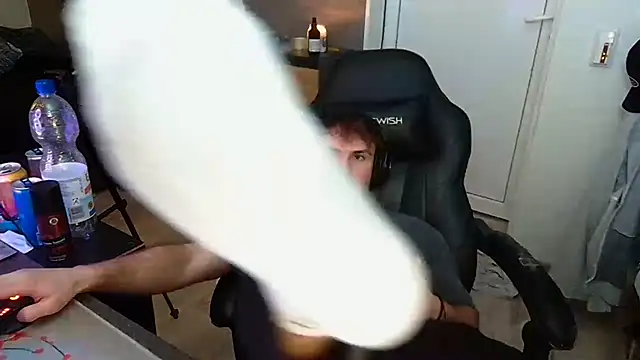 Snapshot of Rudi2007Eye chatting on March 2026 06:48:01 PM Rudi2007Eye online show from March 2026 06:48:01 PM