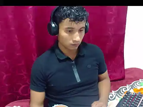 Snapshot of _Duvan_123 chatting on December 2025 01:57:02 AM Duvan 123 online show from December 2025 01:57:02 AM