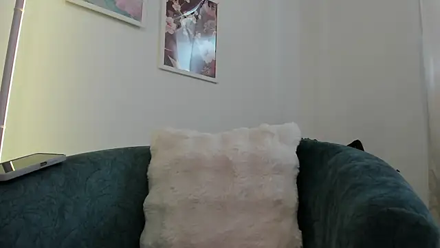 Snapshot of canelleGarces chatting on October 2025 03:45:01 PM canelleGarces online show from October 2025 03:45:01 PM