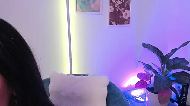 Snapshot of canelleGarces chatting on December 2025 10:49:01 PM canelleGarces online show from December 2025 10:49:01 PM